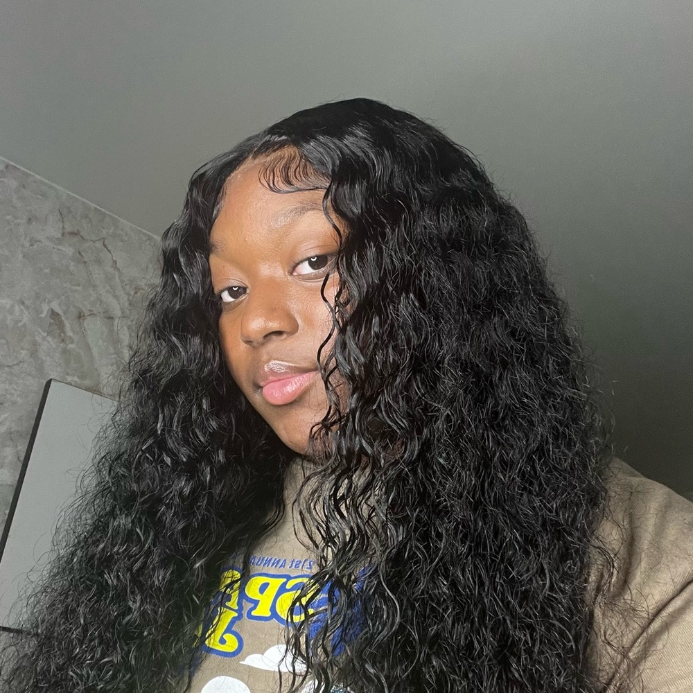 Meet your Posher, Iayasha